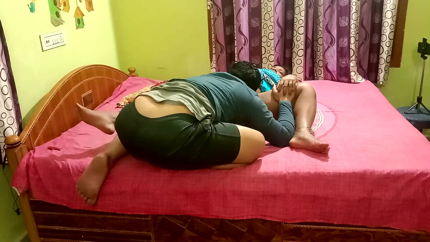 Indian Desi Sex with Village Bhabhi Supriya on Saree – Real Homemade Fucking Video