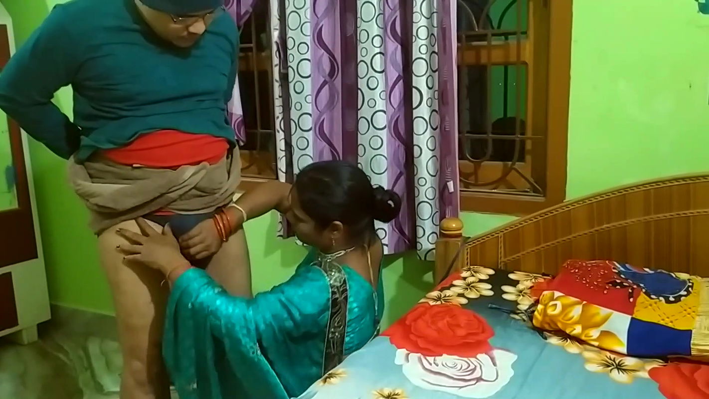 Indian House Maid fucking with Landlord and enjoyed full night