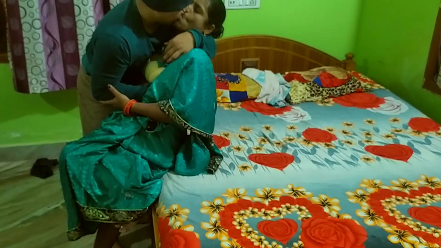 Indian House Maid fucking with Landlord and enjoyed full night