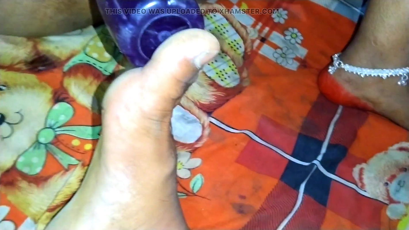 My village sister-in-law put a bottle in her discount and drained water in her mouth