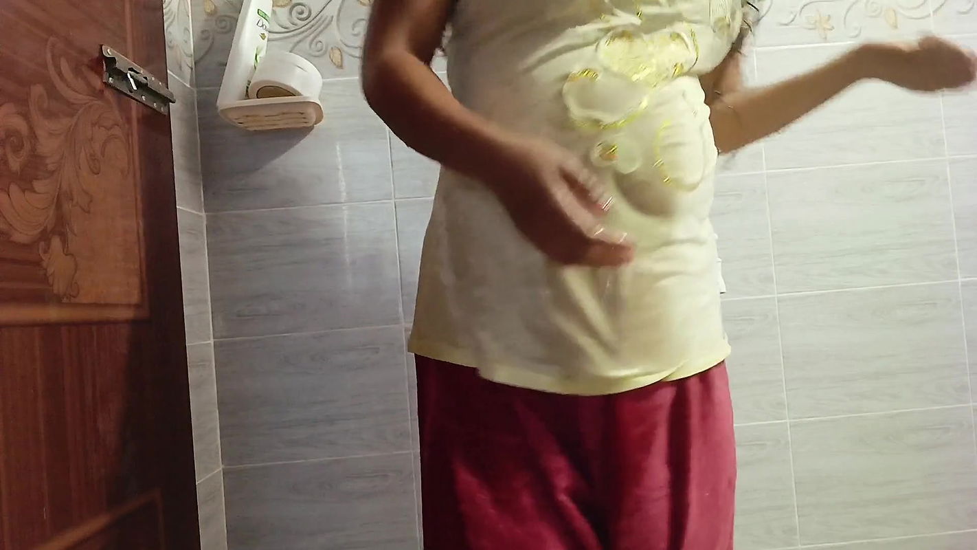 Open Shower video and loud pussy squirting