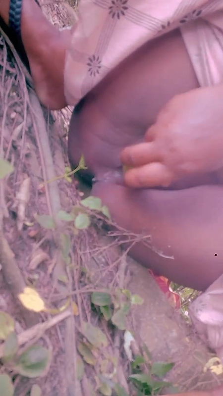 pussy fingaring in the jongal