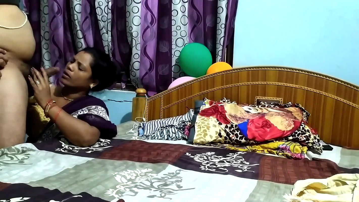 Raipur Wife Urvasi Fucking Hard Pussy in Saree and Sucking His Boyfriends Dick at Home on Faphouse