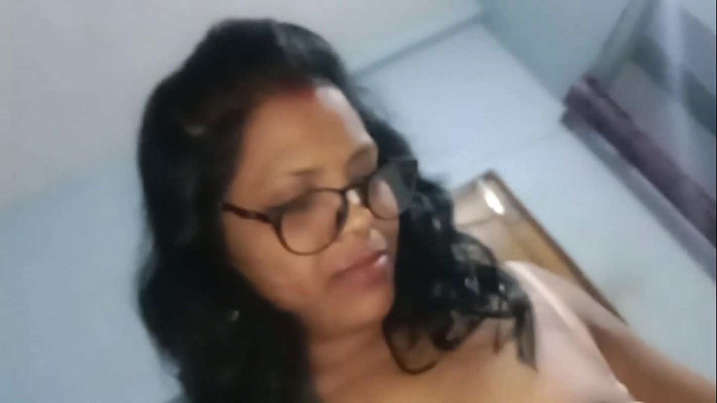 Sexy Bipasha sucking very hard and fucking horny on Saree with her boyfirend on Xhamster 2023