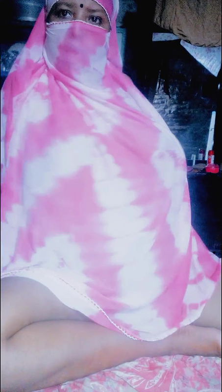 Sexy sadia is fucking ass and pussy