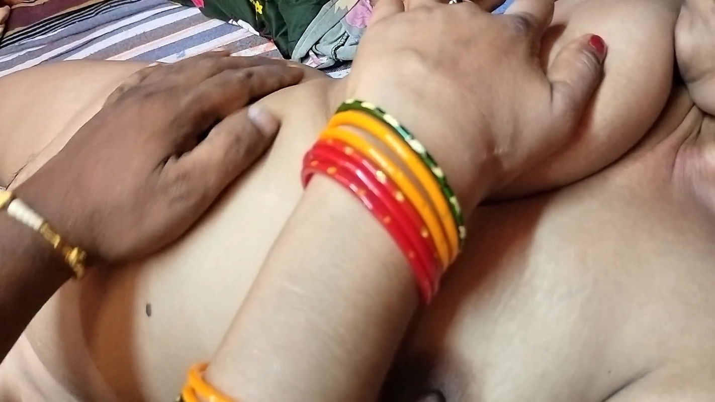 Village bhabhi madhu ne jabardast masterbating Keya