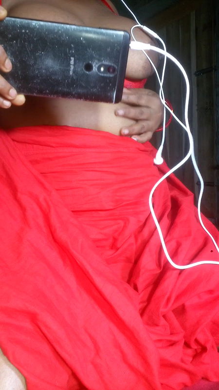 younger girl shows big pussy