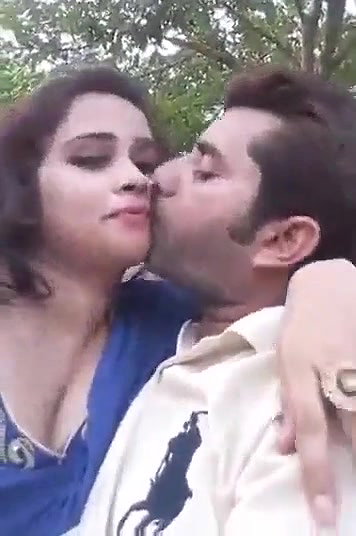 Desi Bhabhi n Boos Outdoor Boobplay