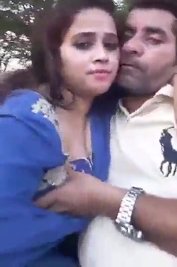 Desi Bhabhi n Boos Outdoor Boobplay