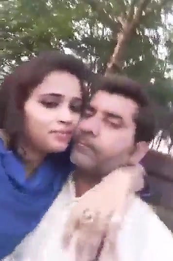 Desi Bhabhi n Boos Outdoor Boobplay