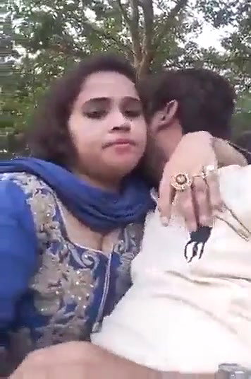 Desi Bhabhi n Boos Outdoor Boobplay