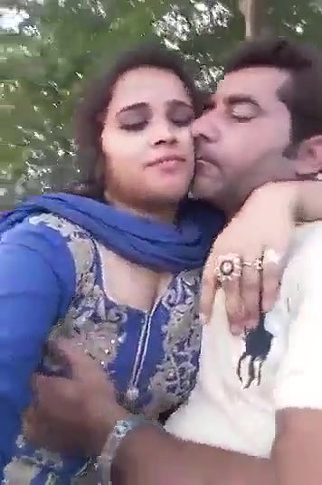 Desi Bhabhi n Boos Outdoor Boobplay