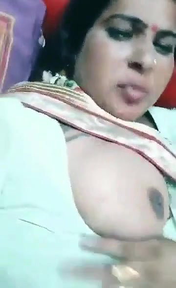 Desi Bhabhi showing BOObs tikt0k