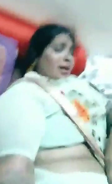 Desi Bhabhi showing BOObs tikt0k
