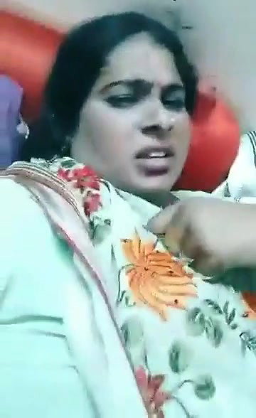 Desi Bhabhi showing BOObs tikt0k