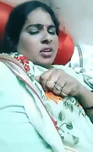 Desi Bhabhi showing BOObs tikt0k