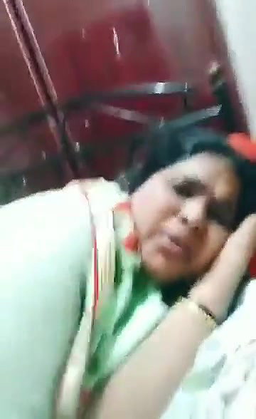 Desi Bhabhi showing BOObs tikt0k