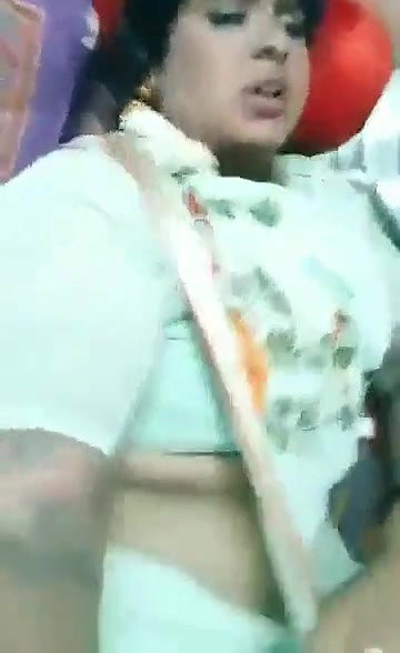 Desi Bhabhi showing BOObs tikt0k