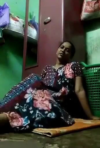 Desi Bhabhi Showing for Lovr