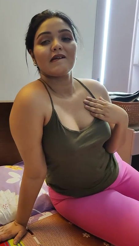 Sexy Pregnant Bhabi Showing