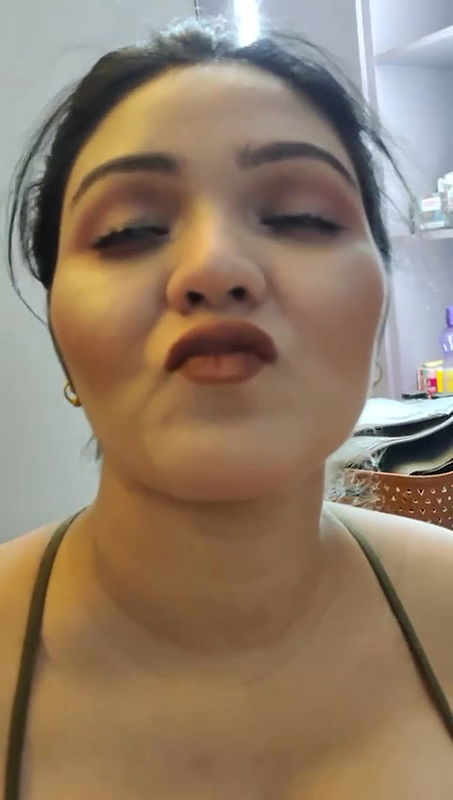 Sexy Pregnant Bhabi Showing