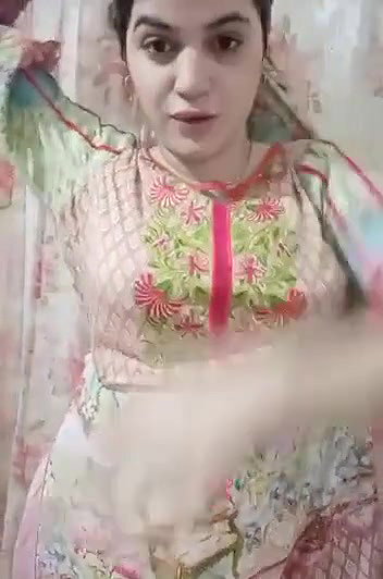 Desi Cutest desi Bhabhbi CUtee huge boobs n shaved cutee puzzy