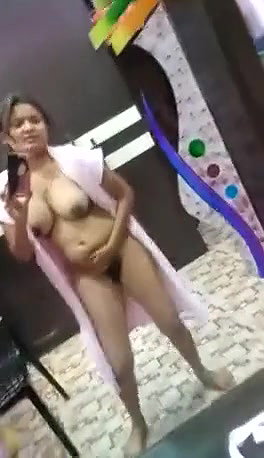 Desi cUTIE bHABHI dOING IT FOR