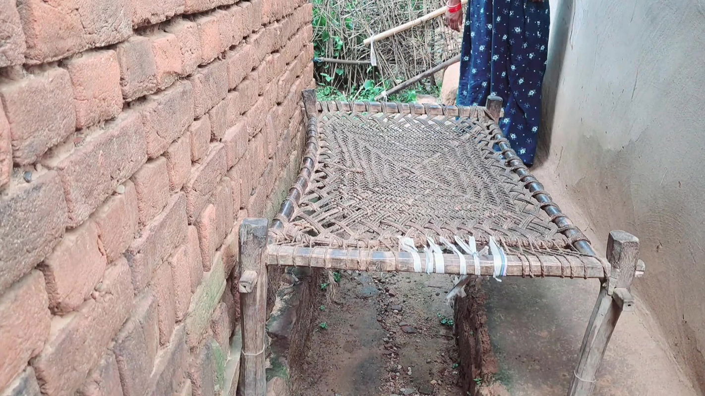 Indian slut outdoor in gets pussy fuck by young boyfriend