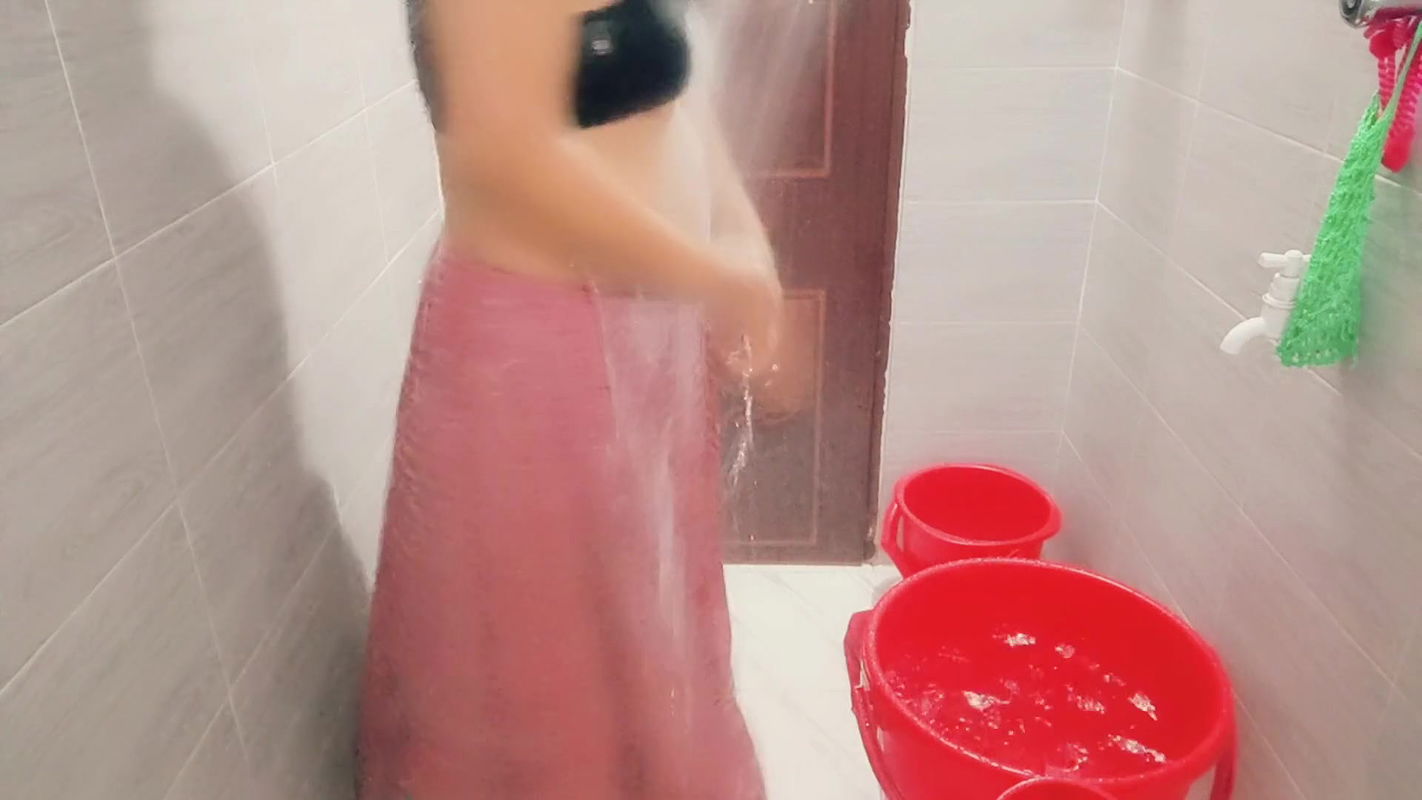 Beautiful housewife shower video.bengali girl bathroom sex