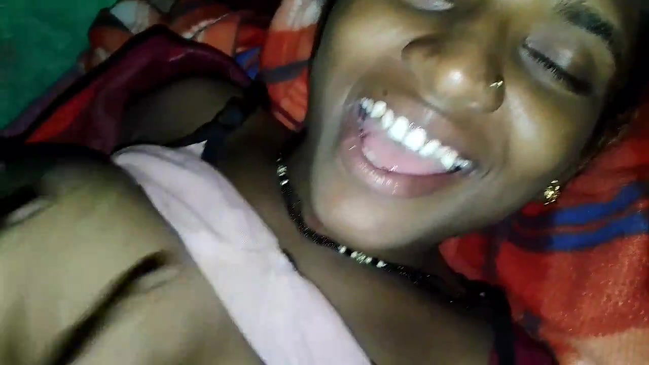 Desi hot bhabhi Boobs pressing in Hotel