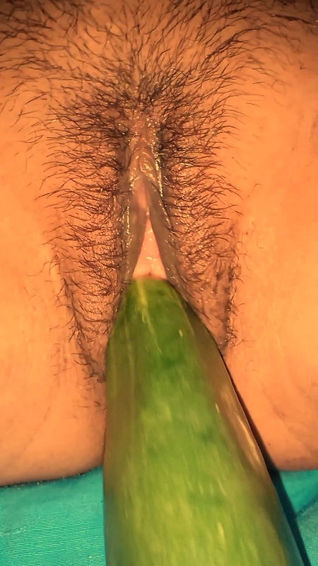 Desi ki choot ka paani nikal raha hai