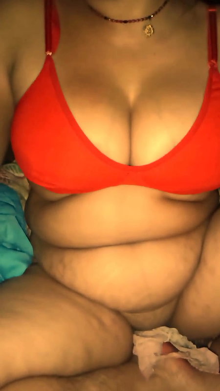 Desi mummy ki moti boobs massage