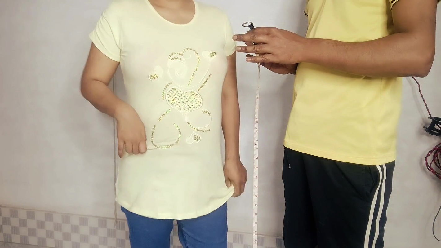 Desi village beautiful girl seduces young tailor for fucking with clear audio