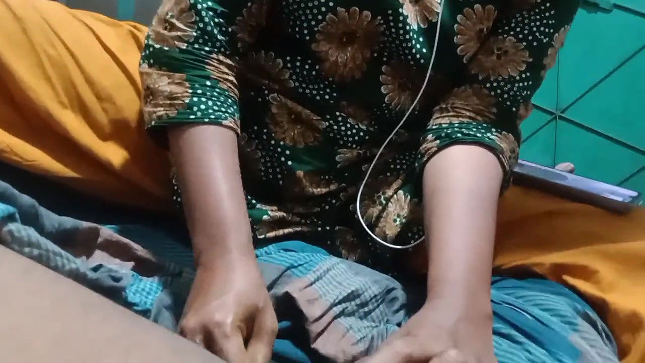 Friends, see my wife cleaning the jungle, if you need to clean the jungle, message in inbox