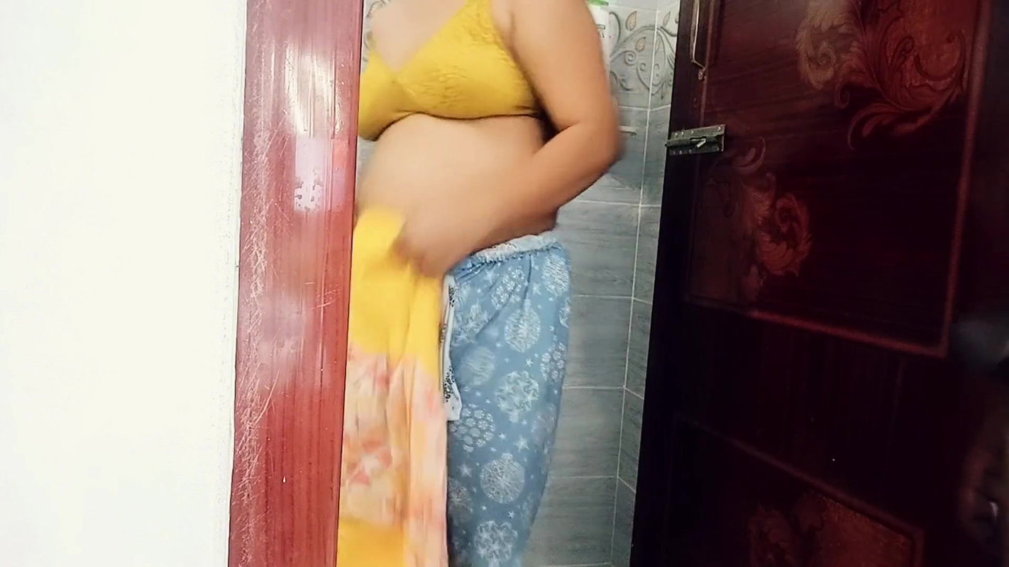 Hot bhabhi with devar hot fucked with clear chudai.Bhabhi brought home from outside and fucked her