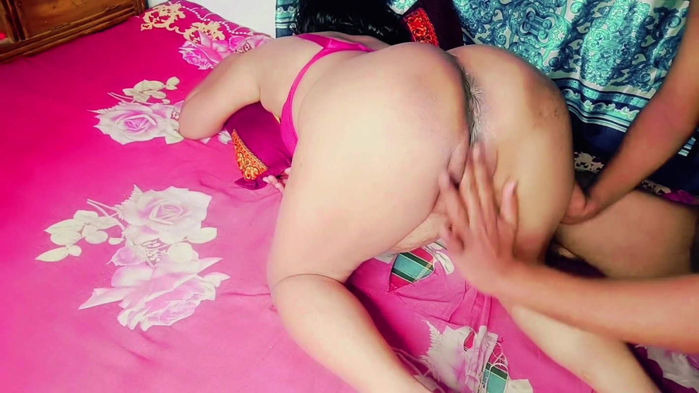 Neighbor bhabhi by having sex with mischievous devar