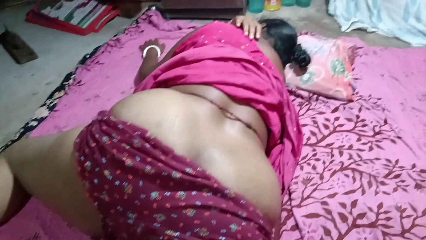 Neighbor’s wife called to apply ointment for back pain. I did not understand when.. – I’m sorry Boudi. !!!