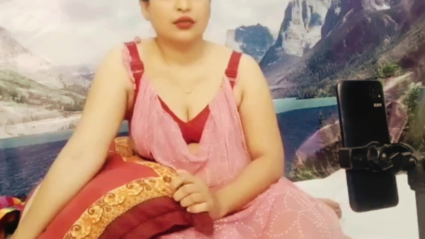 The beautiful housewife had sex with her father-in-law when her husband was abroad