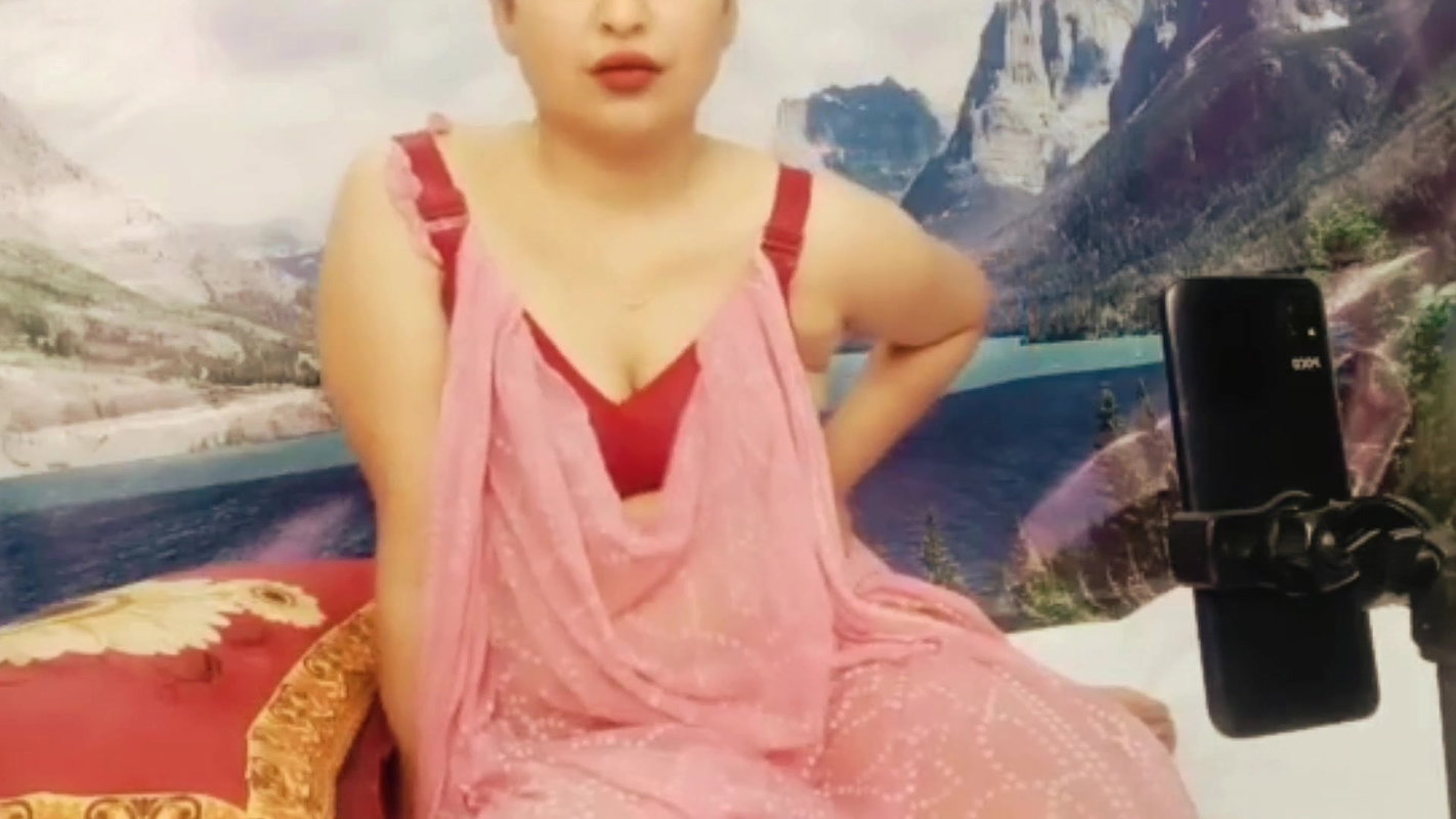 The beautiful housewife had sex with her father-in-law when her husband was abroad