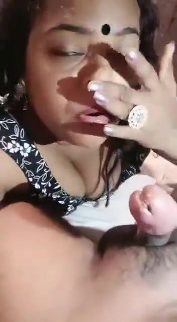 Sexy bhabhi sucking