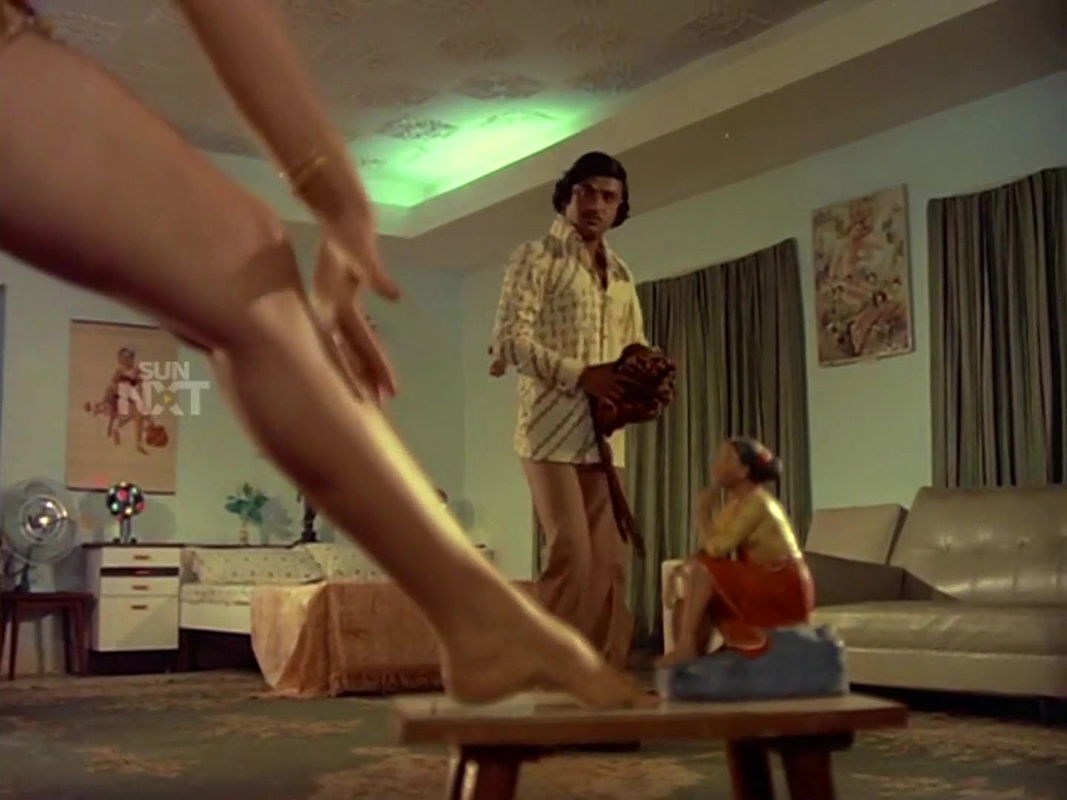 Sexy cou-ple stops in a highway to fuck and records it