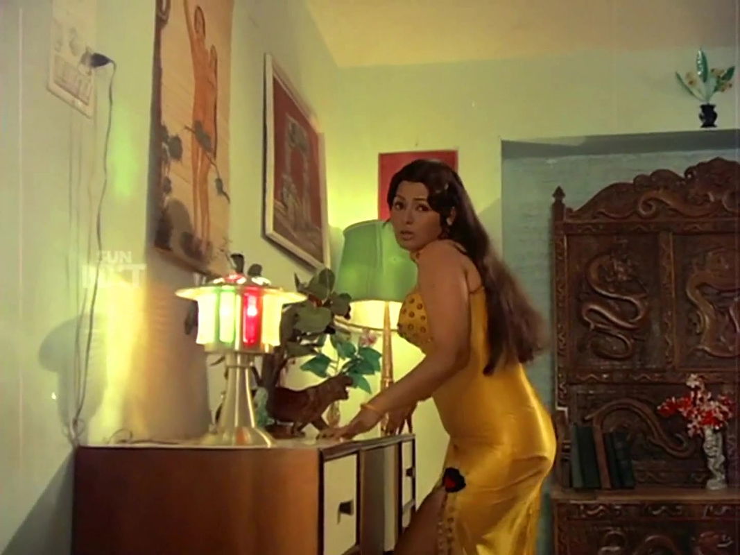 Sexy cou-ple stops in a highway to fuck and records it