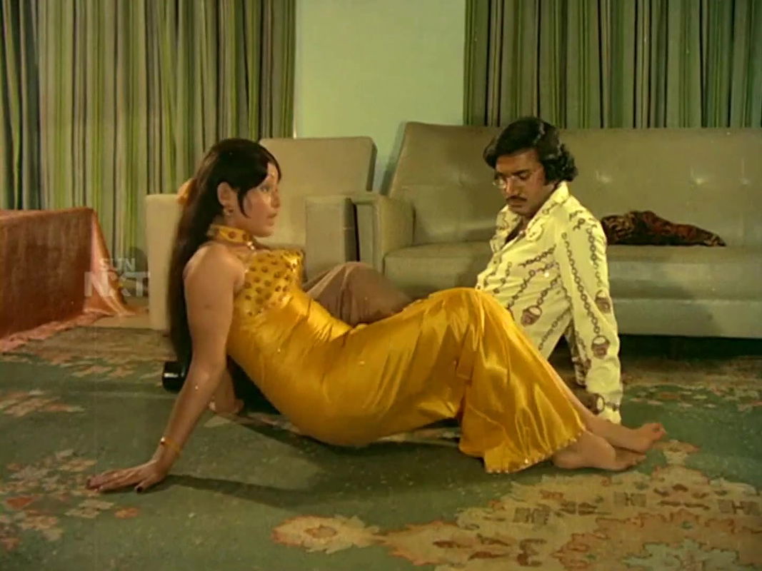 Sexy cou-ple stops in a highway to fuck and records it