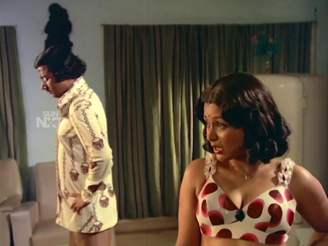 Sexy cou-ple stops in a highway to fuck and records it