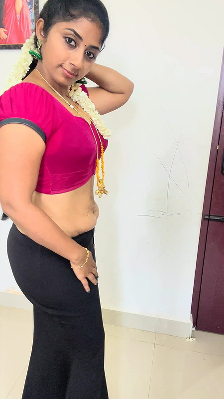 Tamil Bootylicious Youtuber Navel Play without Saree