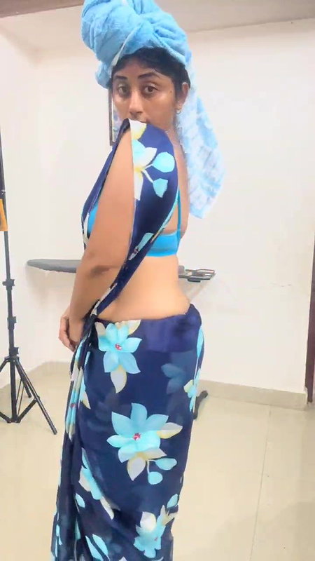 Tamil Youtuber looking stunning Without Saree