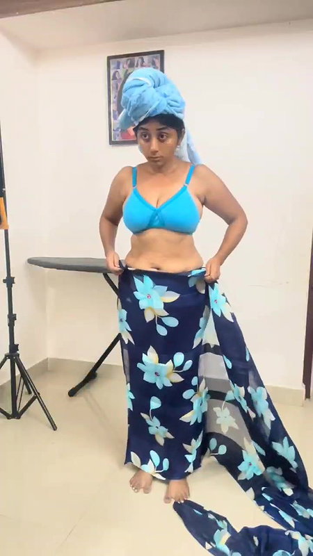 Tamil Youtuber looking stunning Without Saree