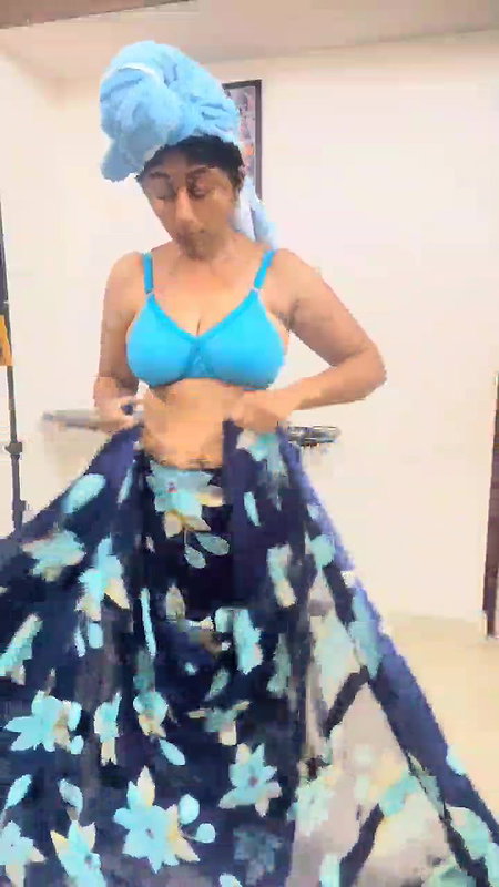 Tamil Youtuber looking stunning Without Saree