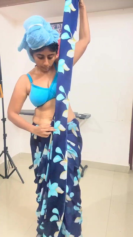 Tamil Youtuber looking stunning Without Saree