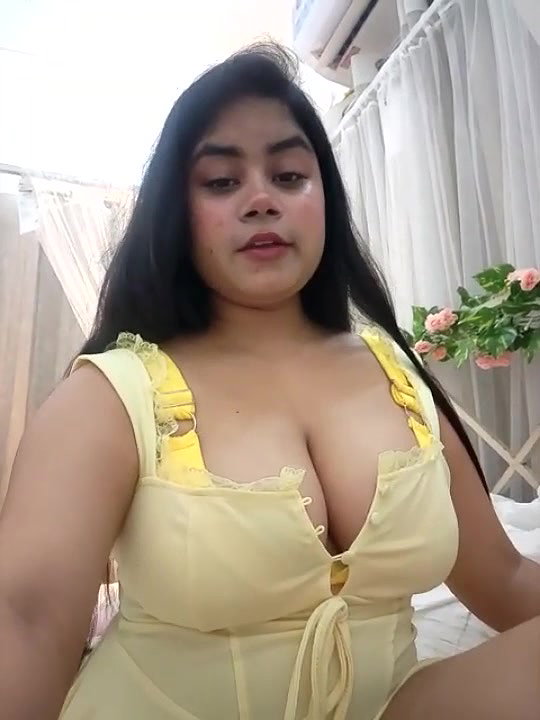 Busty Girl Amesha Shows Her Big Boobs Curves